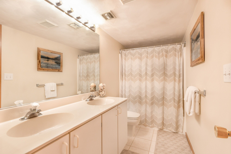 Bathroom 4, Seven Springs 2BR Loft Premium Condo, sleeps 11! by RedAwning, Somerset