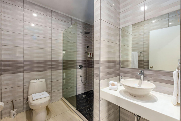 Bathroom 3, NEW 3BR 3BA Villa w Modern Decor and Private Pool