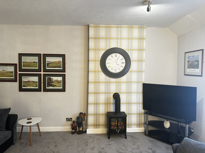Others 5, The Sandgate New Immaculate 1-bed Apartment in Ayr, South Ayrshire