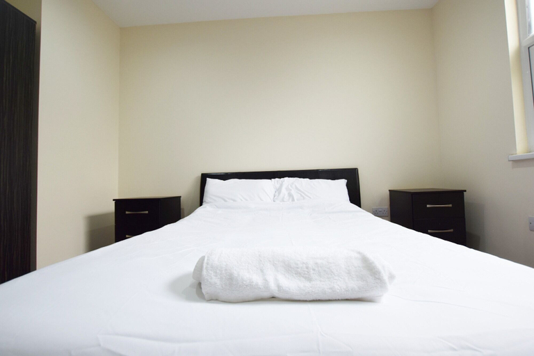 Bedroom 3, 1-bed Apartment in Ealing, 3 Mins From Station, London