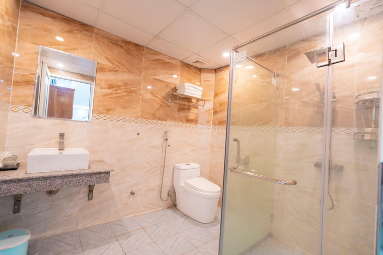 Bathroom 2, Biển Đông COMPLEX, Lương Sơn