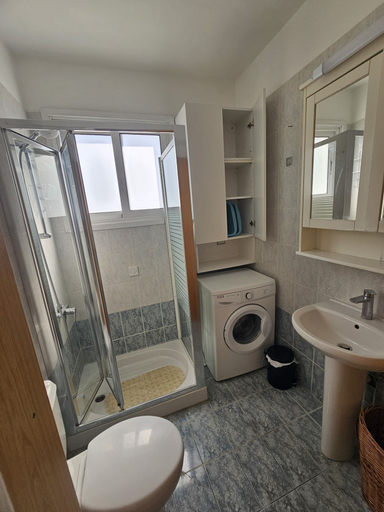 Bathroom 4, Stunning 1-bed Apartment in Aglantzia