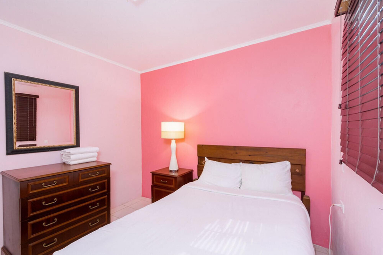 Bedroom 3, 2BR 1BA Ground Level in the Heart of Aruba Pool