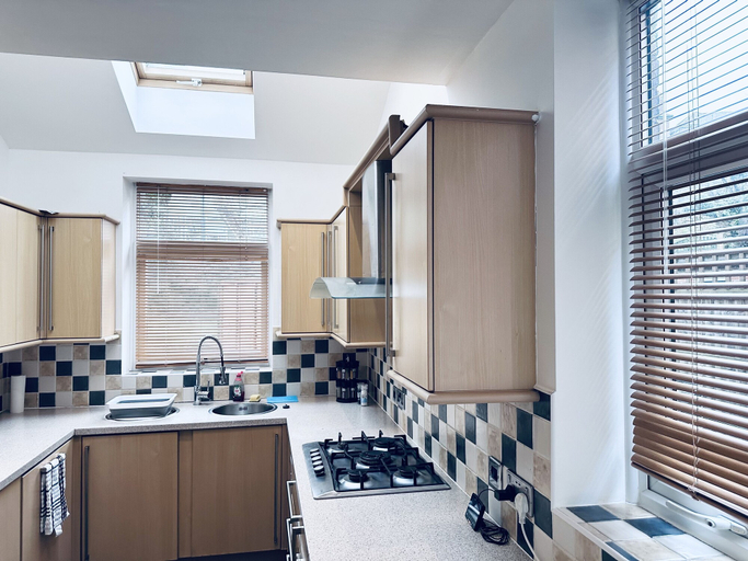 Others 4, Impeccable 3-bed House in Nottingham Central, Nottingham
