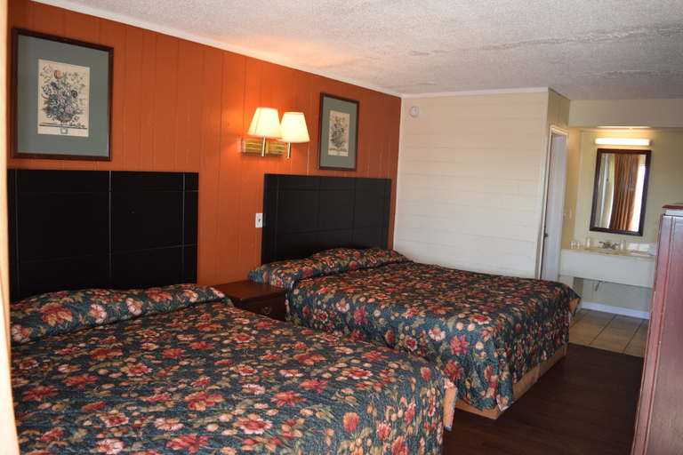 Bedroom 2, Dry Dock Motel, Ocean