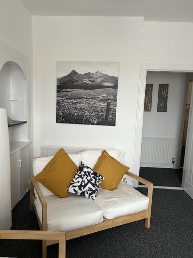Others 3, Immaculate 1-bed Apartment in Largs, North Ayrshire