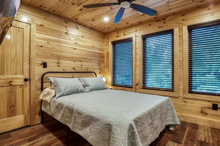 Bedroom 3, Bear Tracks Lodge 4 Bedroom Cabin by RedAwning, Sevier