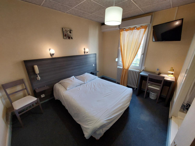 Bedroom 4, Logis Hotels - Le Saint Clement - Hotel Restaurant, Gironde