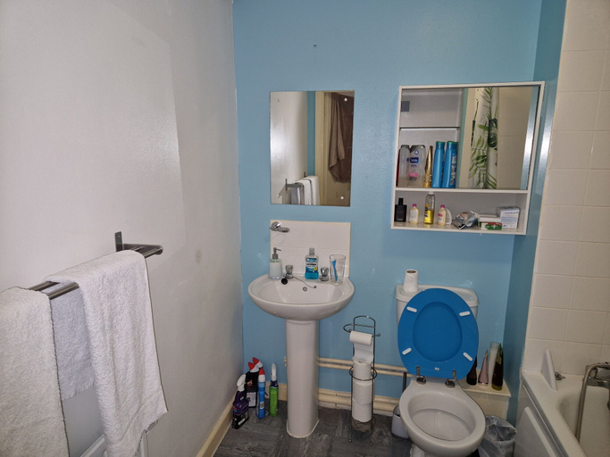 Bathroom 5, Remarkable 1-bed Apartment in Northampton Town cen, Northamptonshire