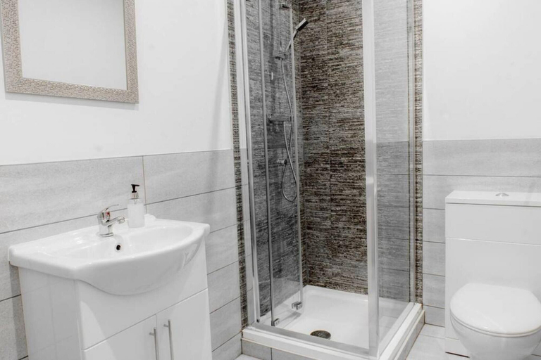 Bathroom 3, Host Apartments Fleet Nightlife II, Sefton
