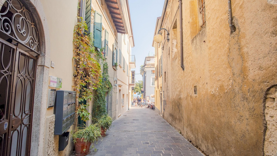 Room 5, Old Town Alley - Italian Homing, Brescia