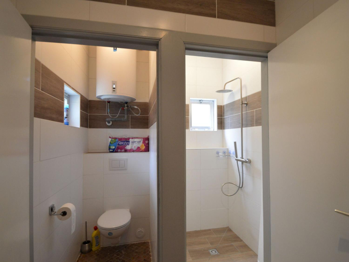 Bathroom 3, Nature Retreat by the Lakes, Namur