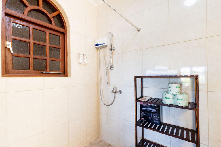 Bathroom 4, Beautiful 3br2 5BA Villa w Pool Close 2 Baby Beach