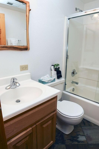 Bathroom, Lazy R Cottages: 8 2 Bedroom Cabin, Larimer