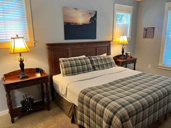 Bedroom 2, 1380 Laurel Grove 3 Bedroom Home by RedAwning, Walton