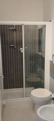 Bathroom 2, L'angolo degli ulivi, Perugia