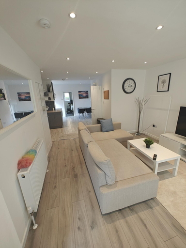 Others 4, 4-bed House in Southampton Ideal For Contractors, Southampton