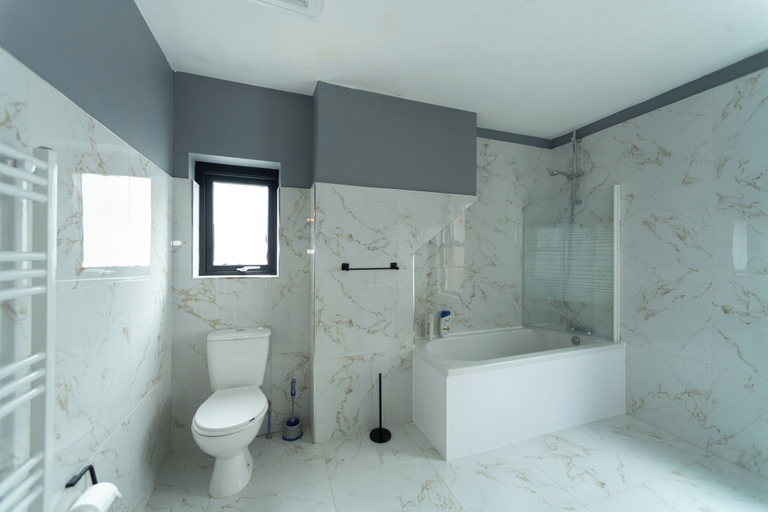 Bathroom 4, Lovely 2-bed Apartment in Blackpool Secret House, Blackpool