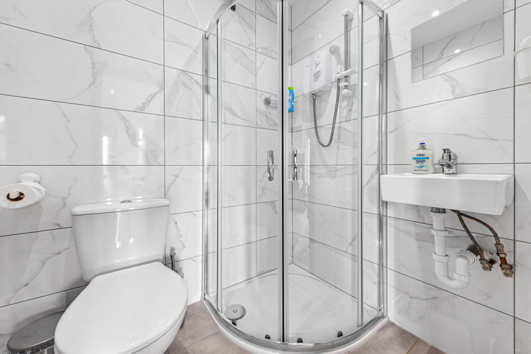 Bathroom, Sleep 4 Serviced Ensuite Room Sydenham London Se26, London
