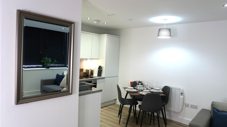 Others 5, Cosy Apartment in Old Trafford With Parking Space, Trafford