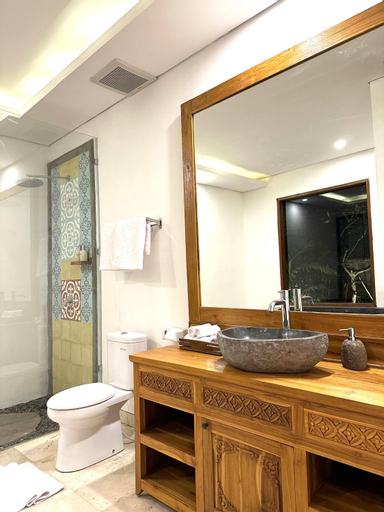 Bathroom 11