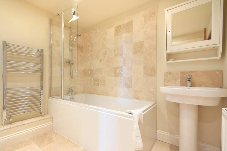 Bathroom 3, Farne View Cottage, Northumberland