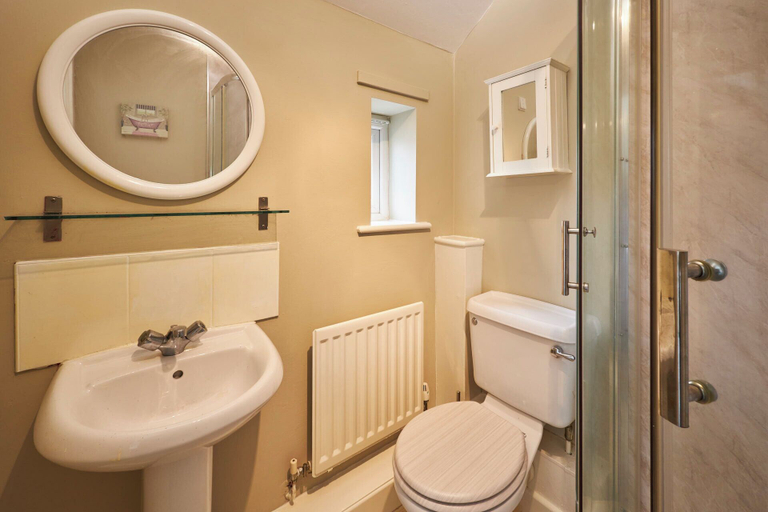 Bathroom 4, Host Stay Beachcomber s Rest, Northumberland