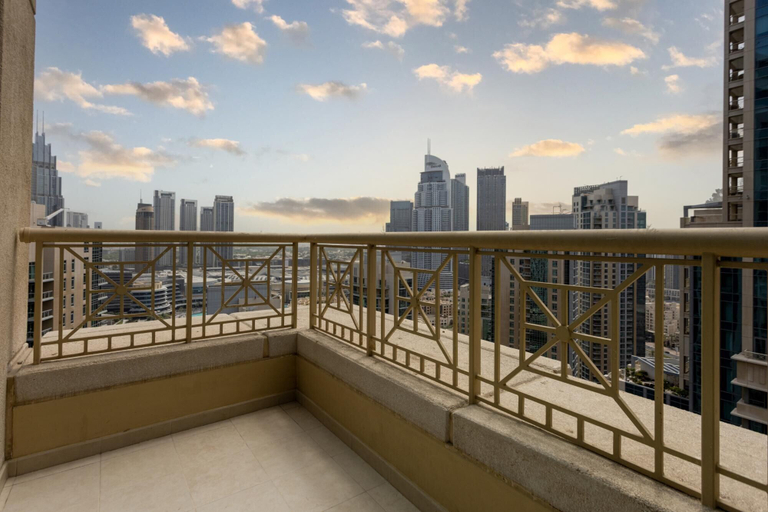 Room 2, Luxury 2BR Downtown Apt With Burj Khalifa View, Dubai