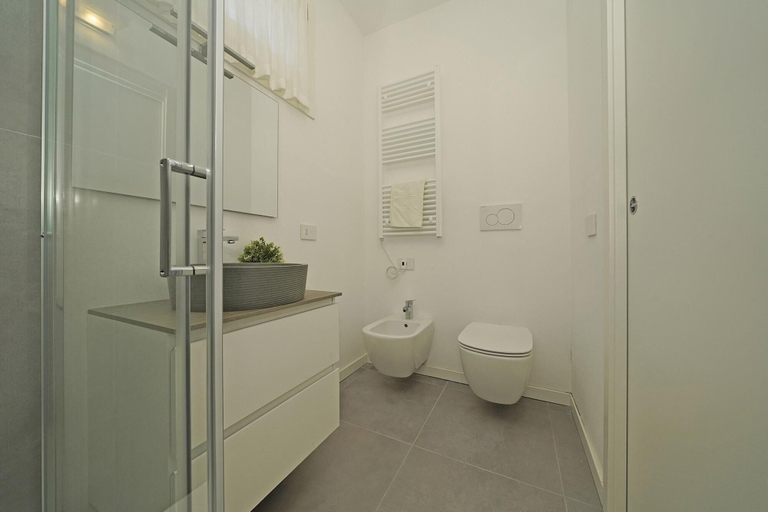 Bathroom 2, Villa Prestige 19 by Wonderful Italy, Brescia