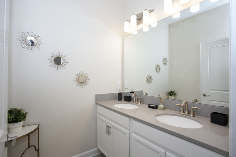 Bathroom 4, Stunning 5 Bd Home w/ Pool Close to Disney 4822, Osceola