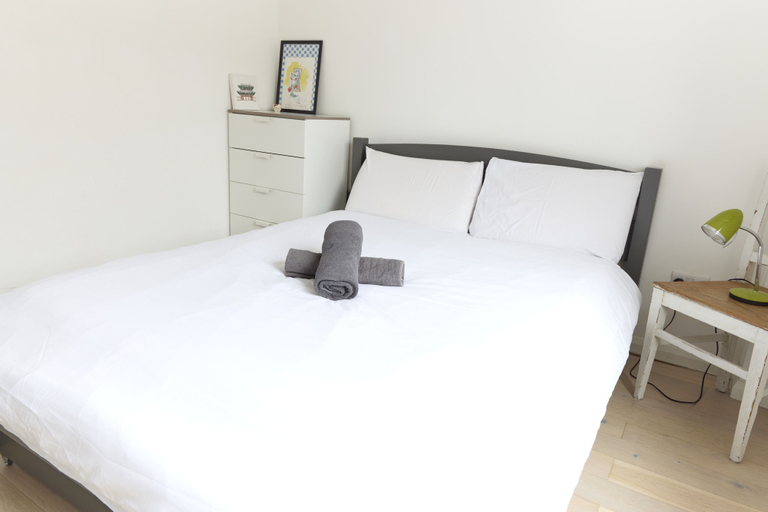 Bedroom 2, Stunning 1-bed Apartment in London, London