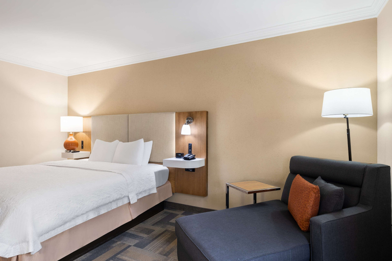 Bedroom 3, Hampton Inn Charleston-North, Charleston
