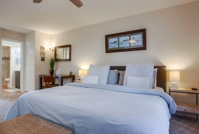 Room 4, Oceanfront 1 bedroom, Pool, Spa, Beach Access by RedAwning, San Diego