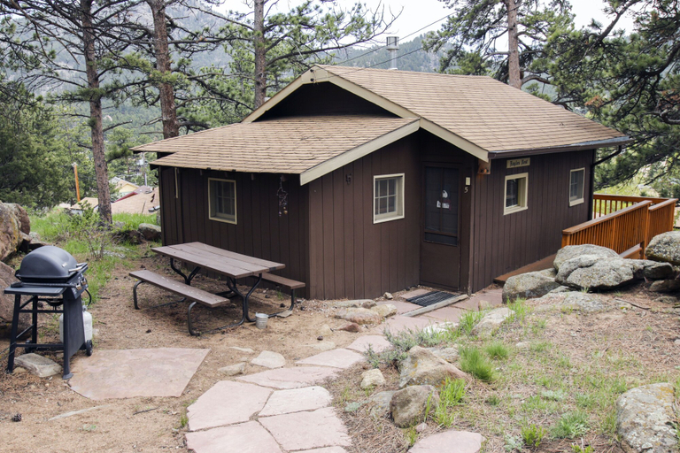BBQ/picnic area, Lazy R Cottages: 5 2 Bedroom Cabin, Larimer