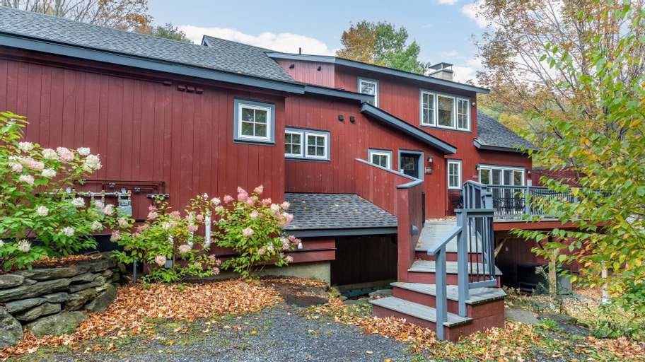 Exterior & Views 2, The Common Man At Mad House 3 Bedroom Condo by RedAwning, Washington