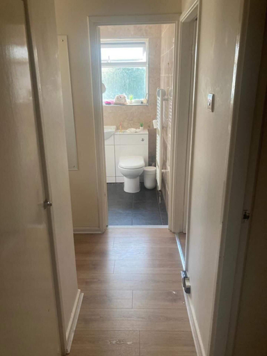 Bathroom, Stunning 3 -bed Semi Detached House in Cambridge, Cambridgeshire