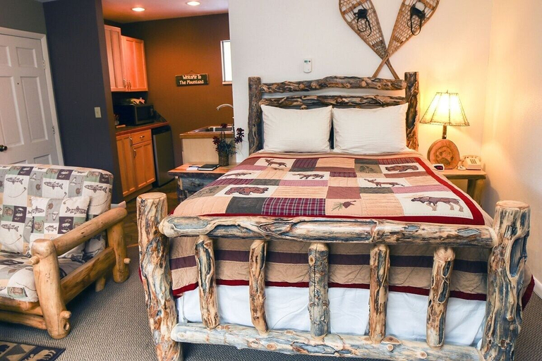 Bedroom 2, Fawn Valley Inn: 256 1 Bedroom Apts, Larimer