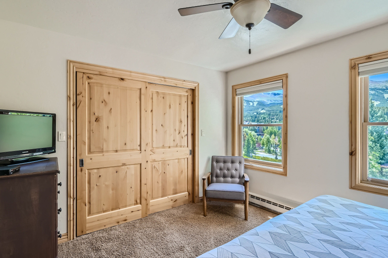 Room 4, New Listing!! Breck Mountain Magic 3 Bedroom Condo by RedAwning, Summit