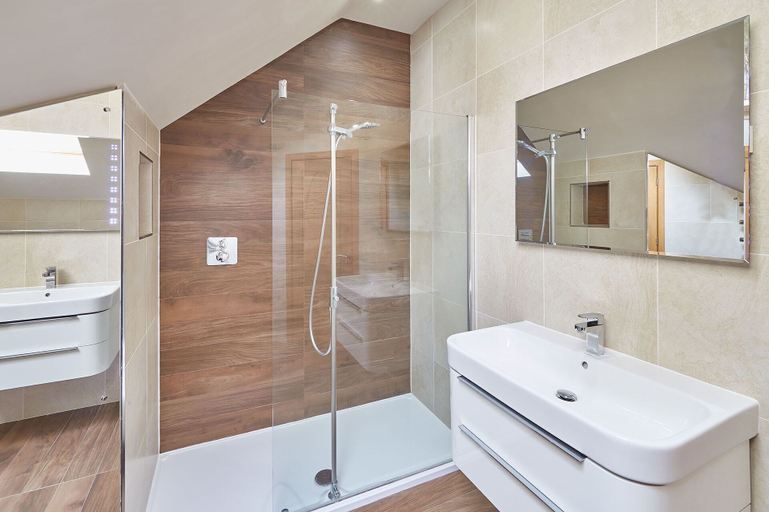 Bathroom 3, Host Stay Shunner Howe Lodge, North Yorkshire