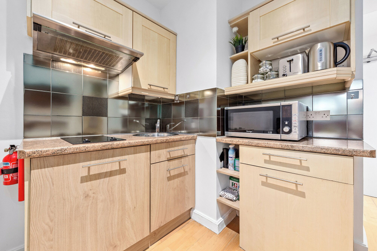 Others 5, Serviced Studio Flat in Paddington London W2, London