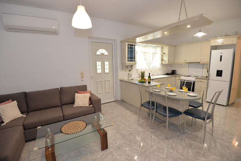 Room 2, Nina s Apt in Ialysos Near the Beach, South Aegean