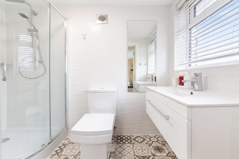Bathroom, Remarkable 2 Double Bed Ensuite Room Isleworth TW7, London