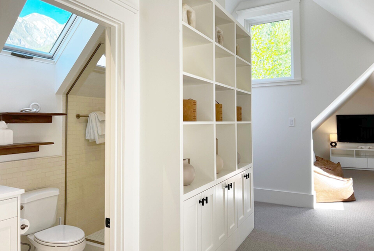 Bathroom 4, 425 Depot Ave 5 Bedroom Home by RedAwning, San Miguel