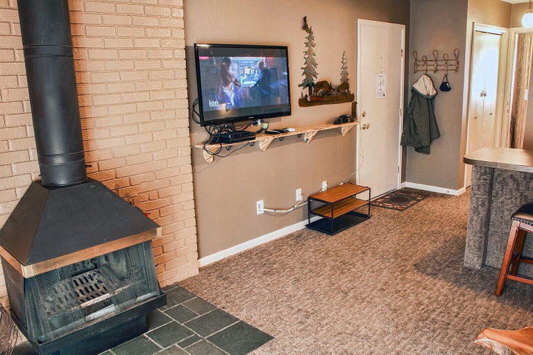 Interior, Fawn Valley Inn: 284 1 Bedroom Condo, Larimer