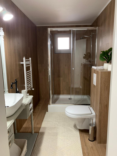 Bathroom 3, Eden By the Mountain, Bran