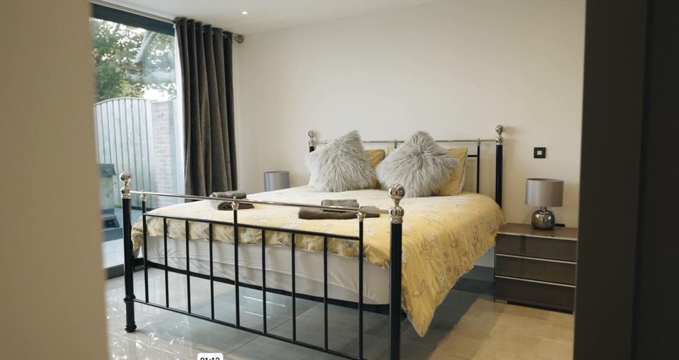 Bedroom, Hollywood Vibes in Pembrokeshire, Pembrokeshire