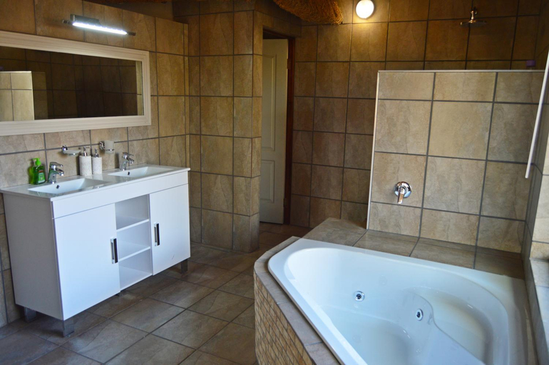 Bathroom 2, Pan African Safari, Ehlanzeni