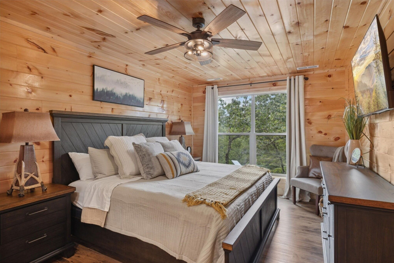 Bedroom 2, Chasing The Son Cabin 3 Bedroom Cabin by RedAwning, Sevier