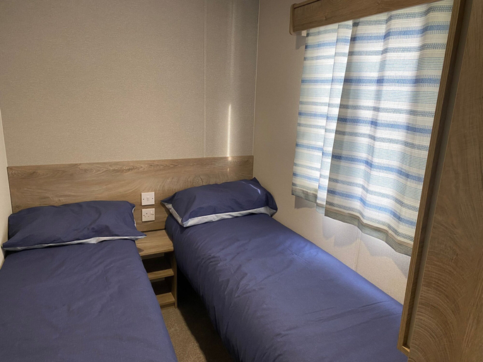 Bedroom 2, Immaculate 3 Bedroom Caravan in Presthaven, Flintshire
