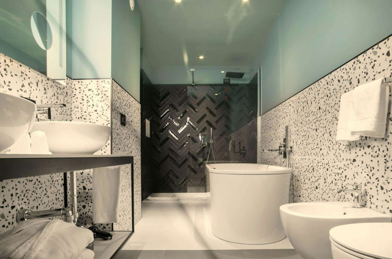 Bathroom 11